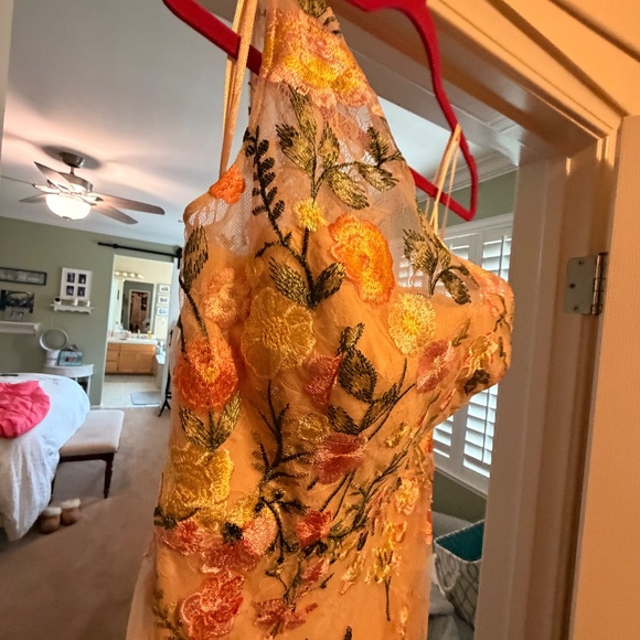 MacDuggal Formal Stunner - Picture 11 of 17